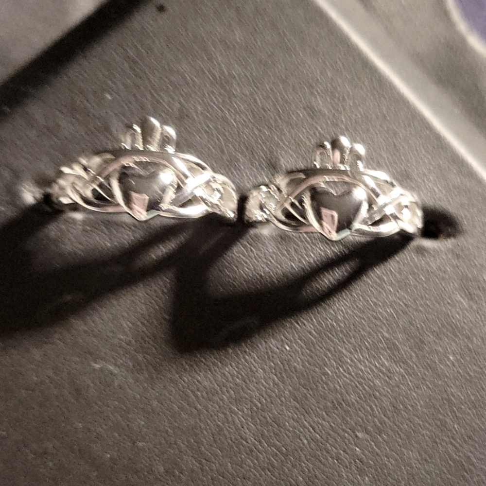 Claddagh Wedding Band Set